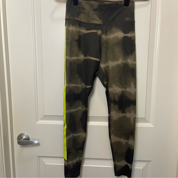 NIKE Dri-fit One Luxe Tie-Dye Leggings with Neon Stripe NWOT Small - Picture 2 of 5